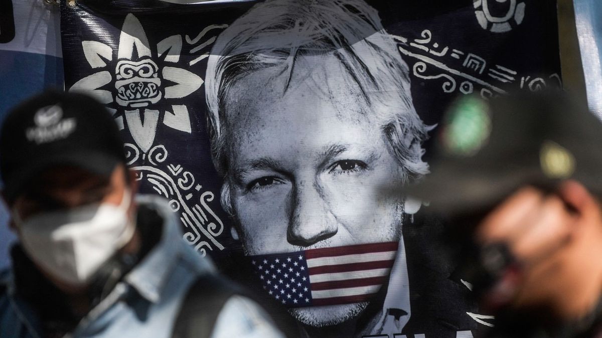 Assange ještě do USA vydán nebude. Odvolal se